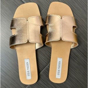 NWOT STEVE MADDEN SANDAL